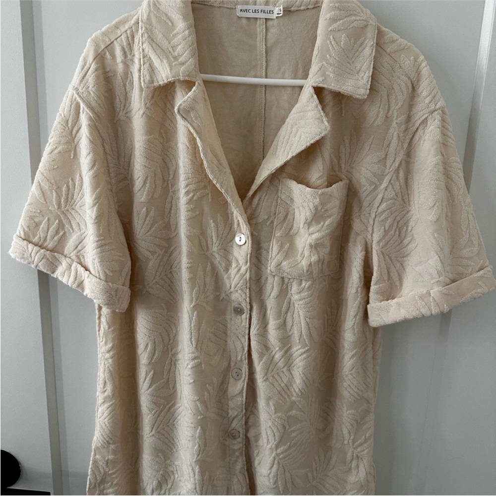 Avec Les Filles Cream Leaf Pattern Button-Down Shirt and Shorts Set - Relaxed